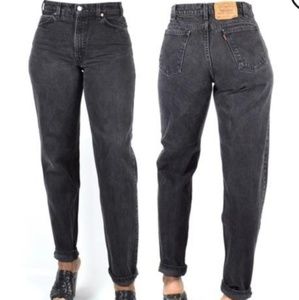 Levi's Women's Black Boyfriend Jeans